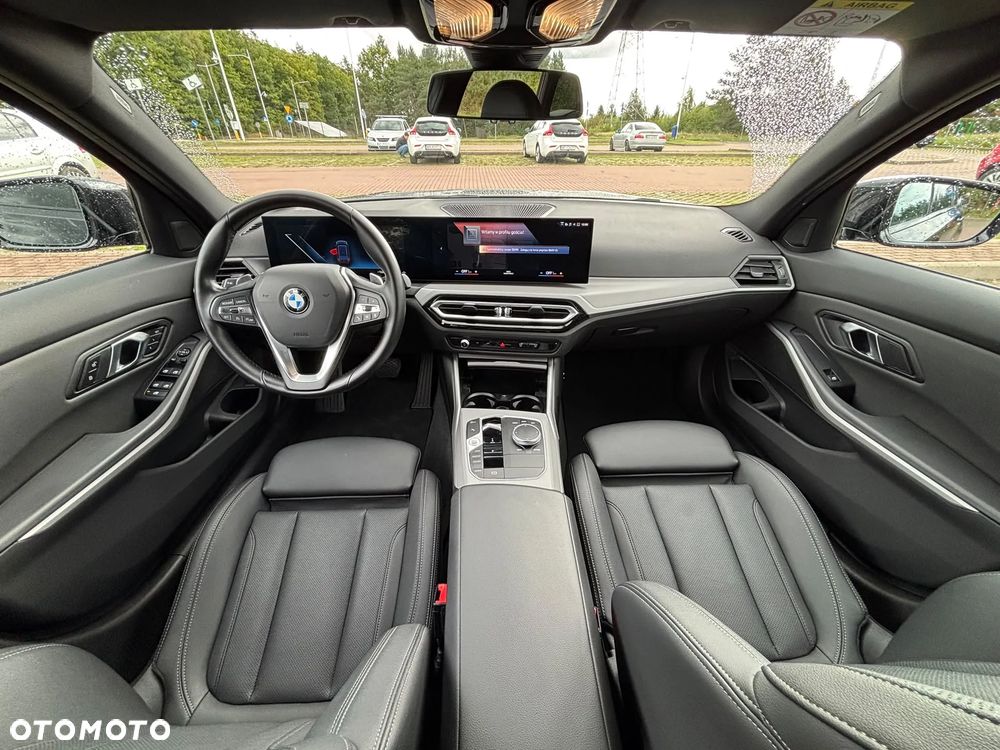 BMW Seria 3 320d xDrive - 13