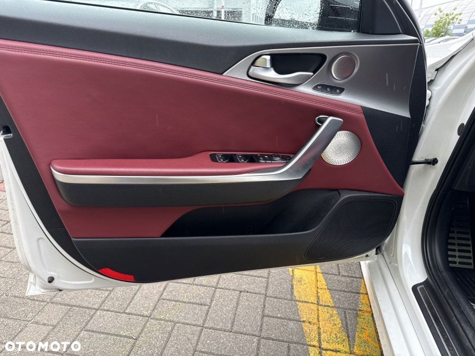 Kia Stinger - 10