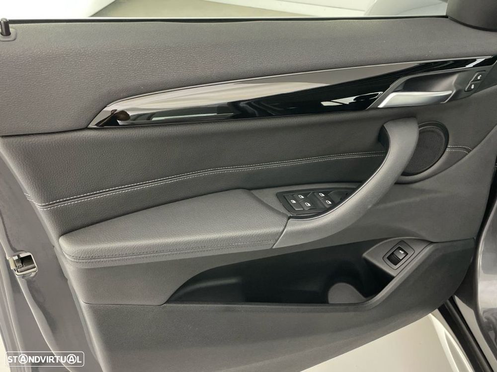 BMW X1 16 d sDrive Advantage Auto — fotografia 16
