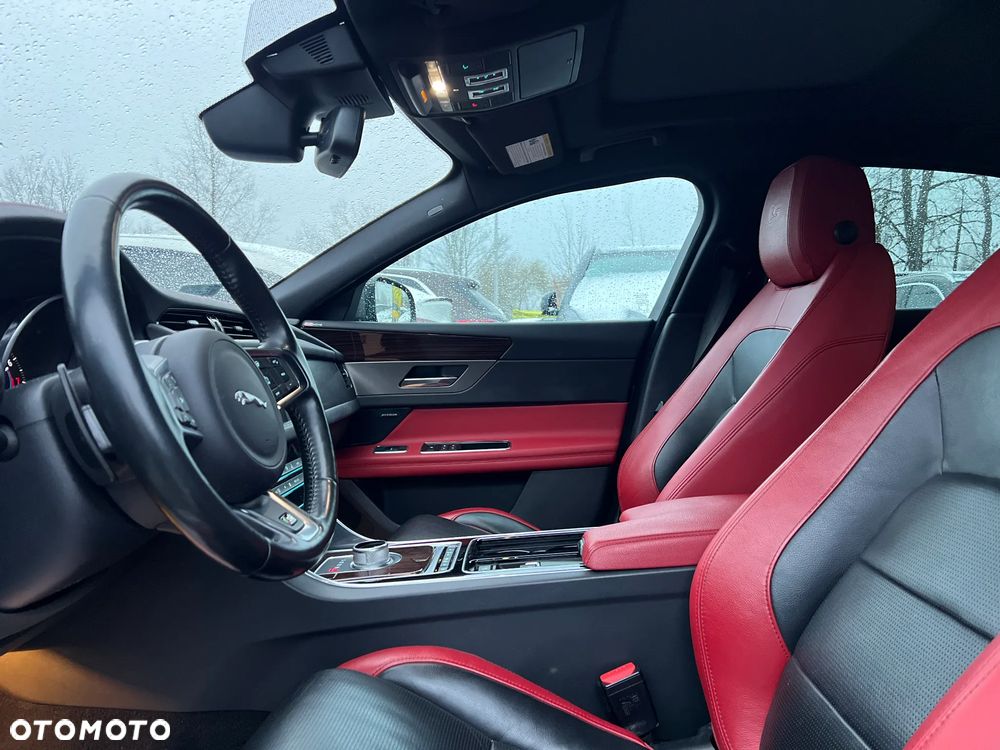 Jaguar XF S AWD - 11