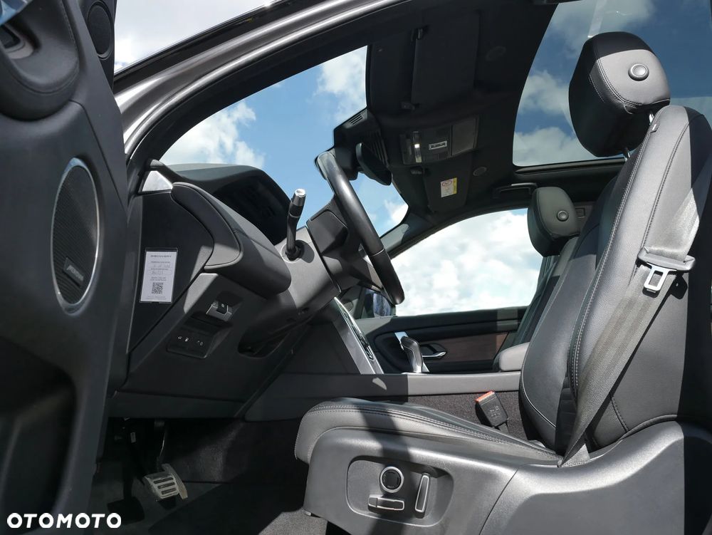 Land Rover Discovery Sport P300e SE - 13