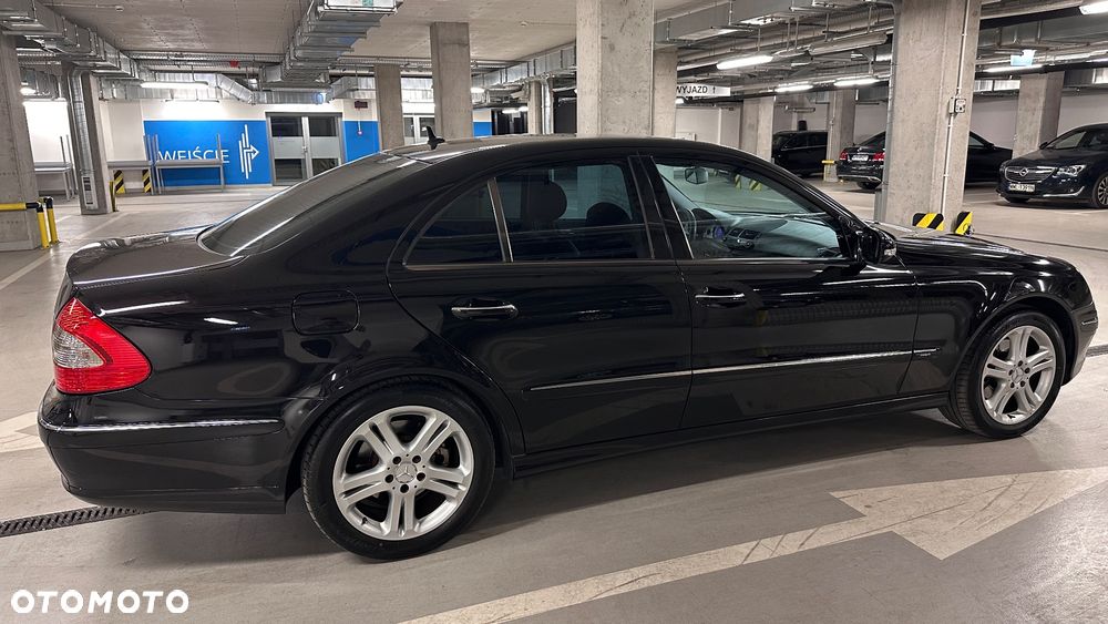 Mercedes-Benz Klasa E 350 4Matic Avantgarde Sport Edition - 24