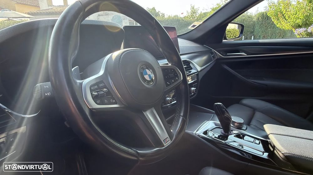 BMW 530 e Pack Desportivo M - 19