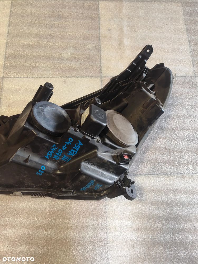 Reflektor Prawy Opel Astra H Ciemny - 10