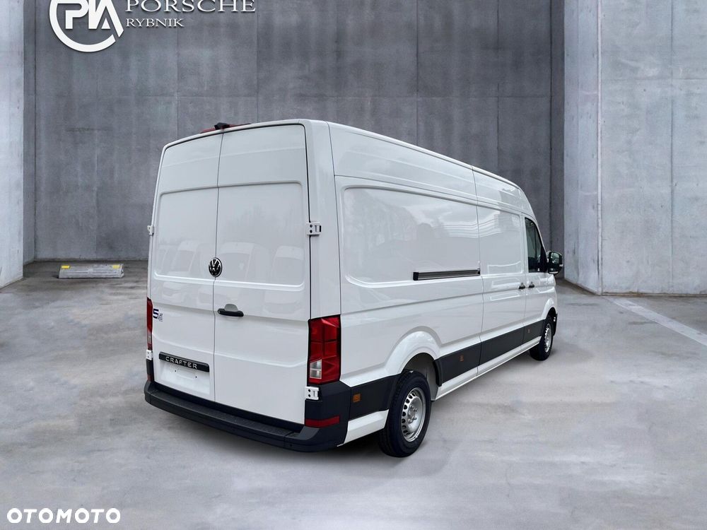Volkswagen Crafter 35 Furgon z wysokim dachem silnik: 2,0 l EU6 SCR 140 KM / skrzynia biegów: Przedni napęd manualna 6-biegowa rozstaw osi: 4490 mm - 6