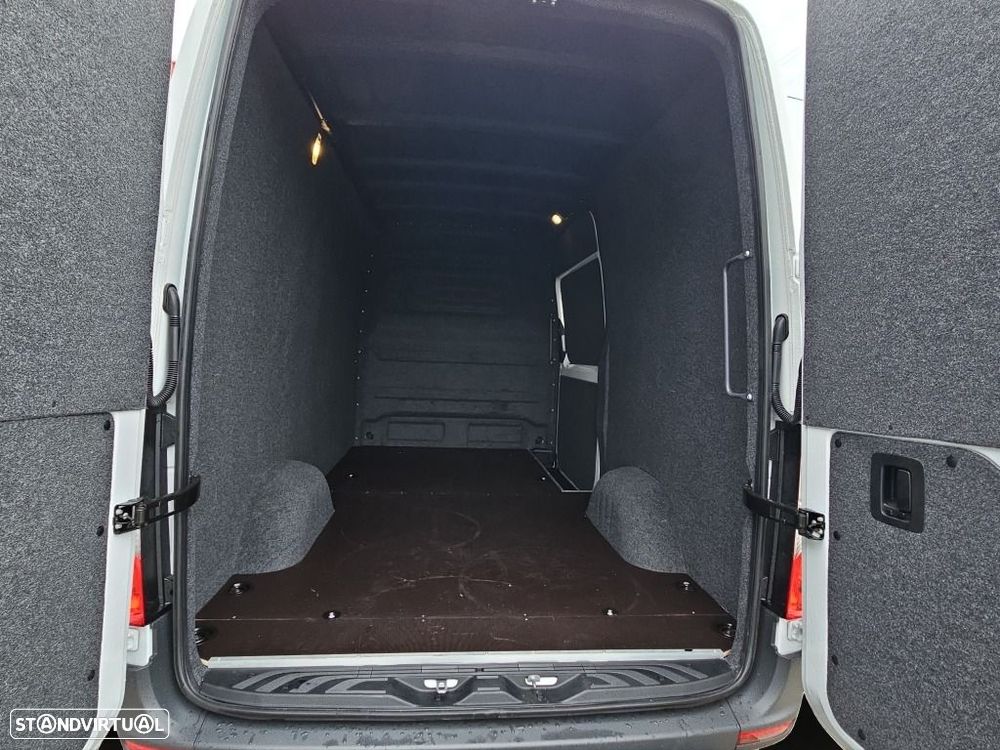 Mercedes-Benz ESPRINTER 24- 81 KWH 320/37 PRO - 12