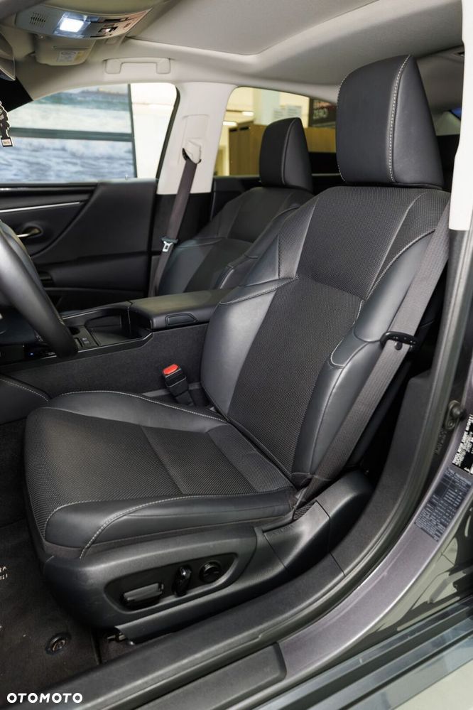 Lexus ES 300h Business Edition - 14