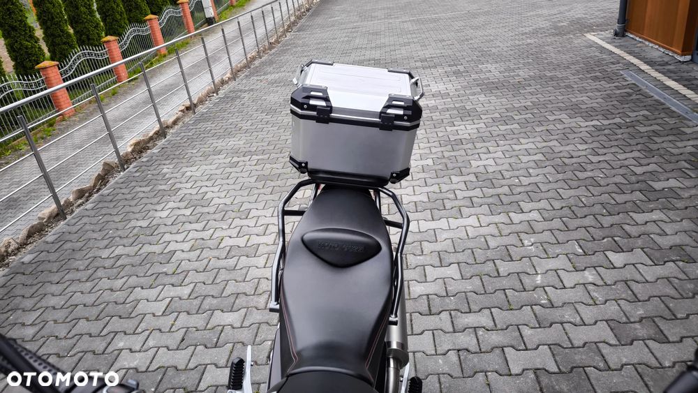 Moto Guzzi V85 - 24
