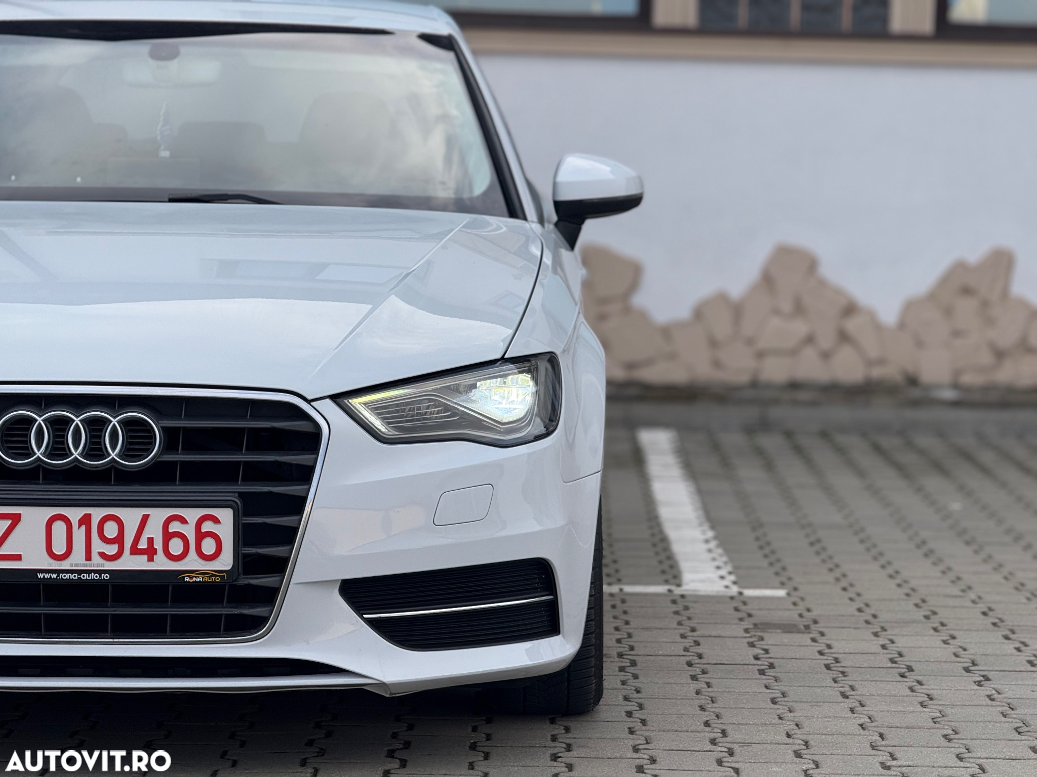 Audi A3 1.6 TDI Sportback (clean diesel) S tronic Attraction - 3