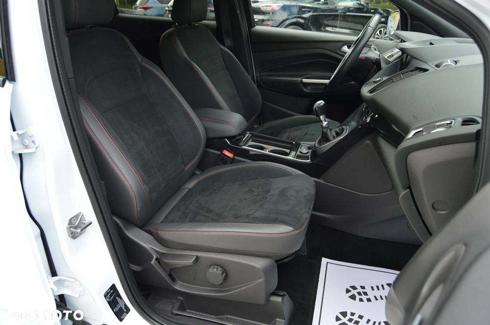 Ford Kuga 1.5 EcoBoost 2x4 ST-Line - 33