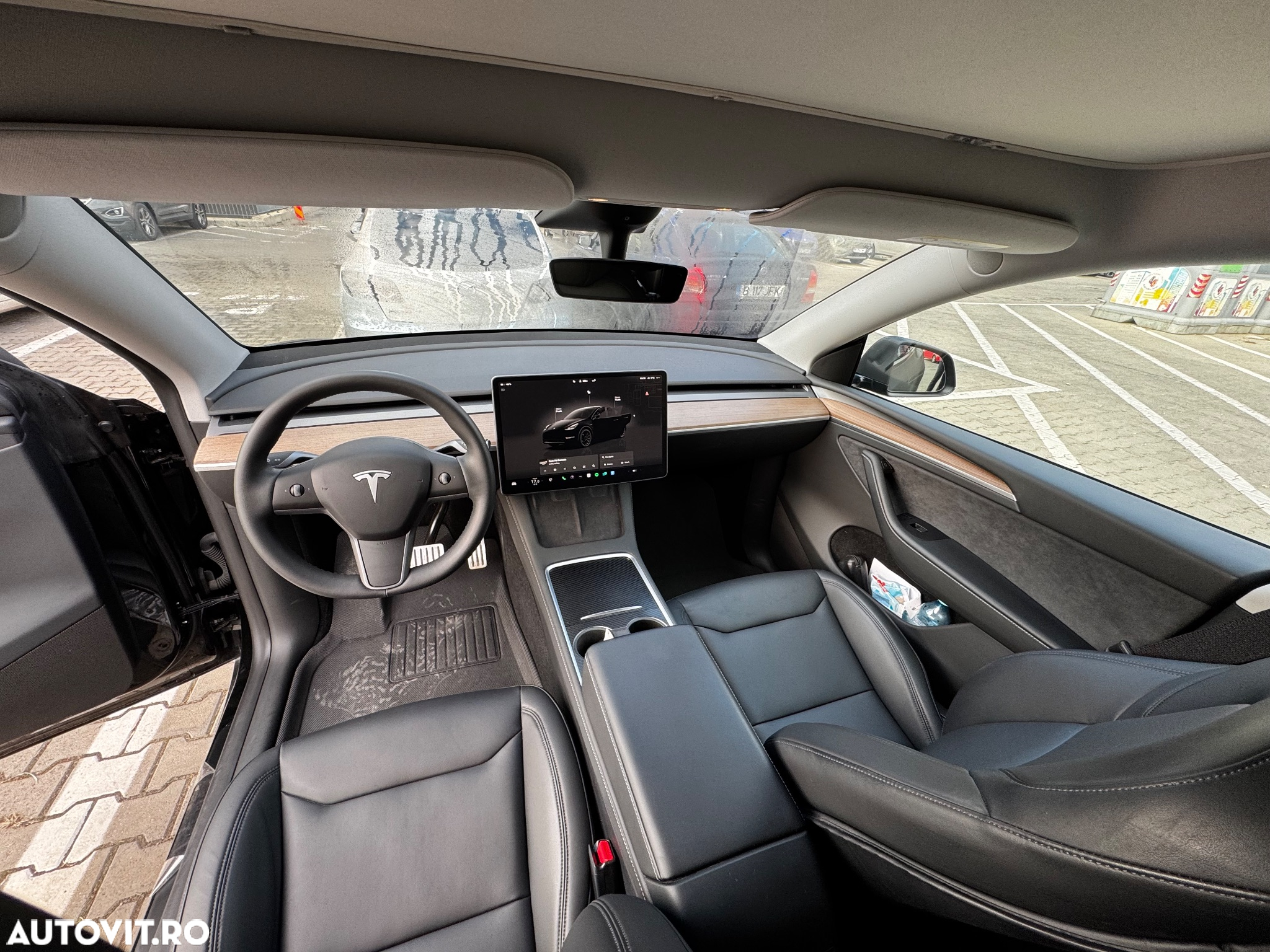 Tesla Model Y - 9