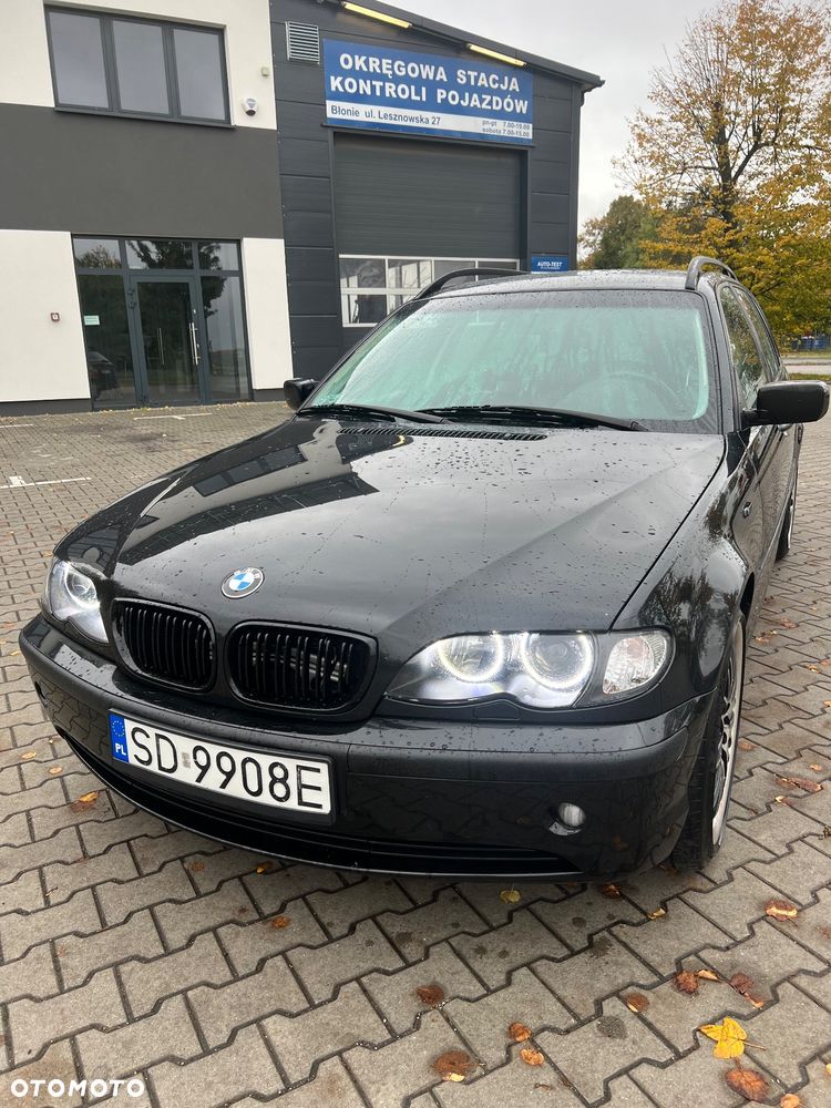 BMW Seria 3 318i Touring - 1