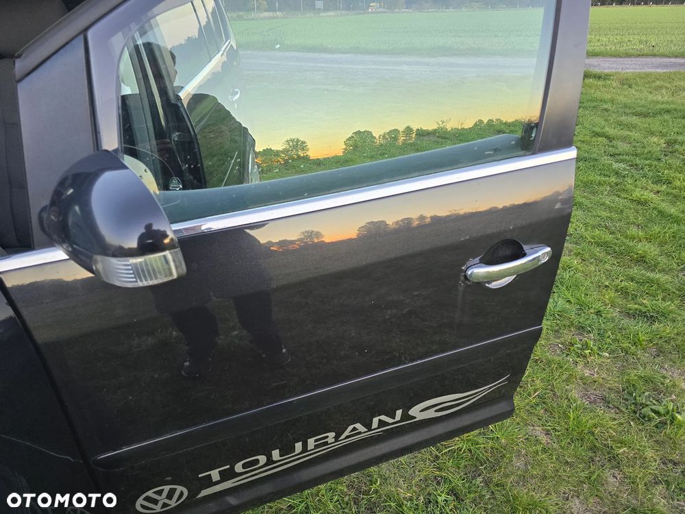 Volkswagen Touran - 23
