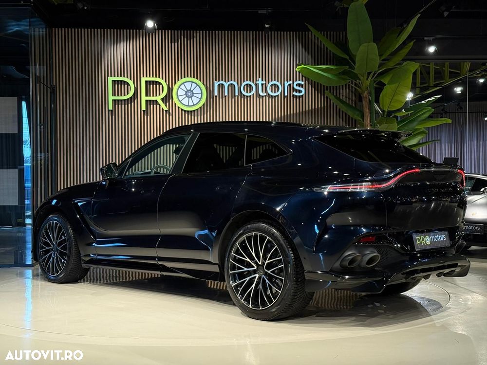 Aston Martin DBX - 12