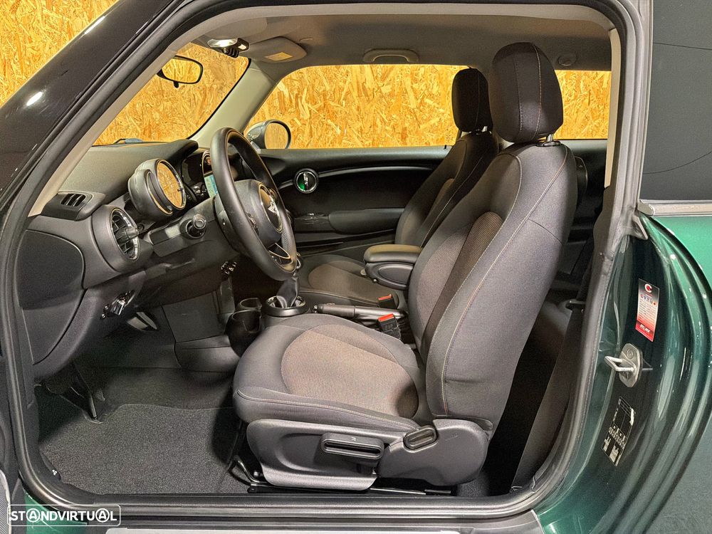 MINI 3 Portas Cooper D Aut. - 19
