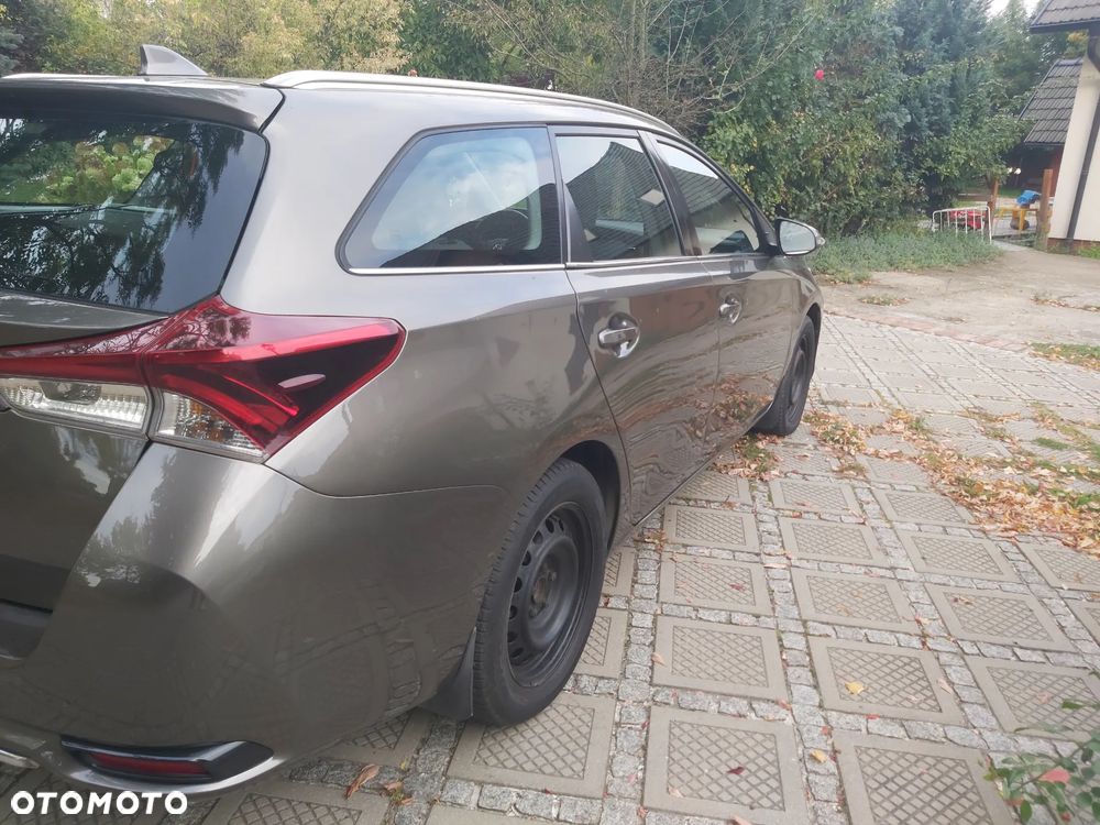Toyota Auris 1.6 Premium - 24
