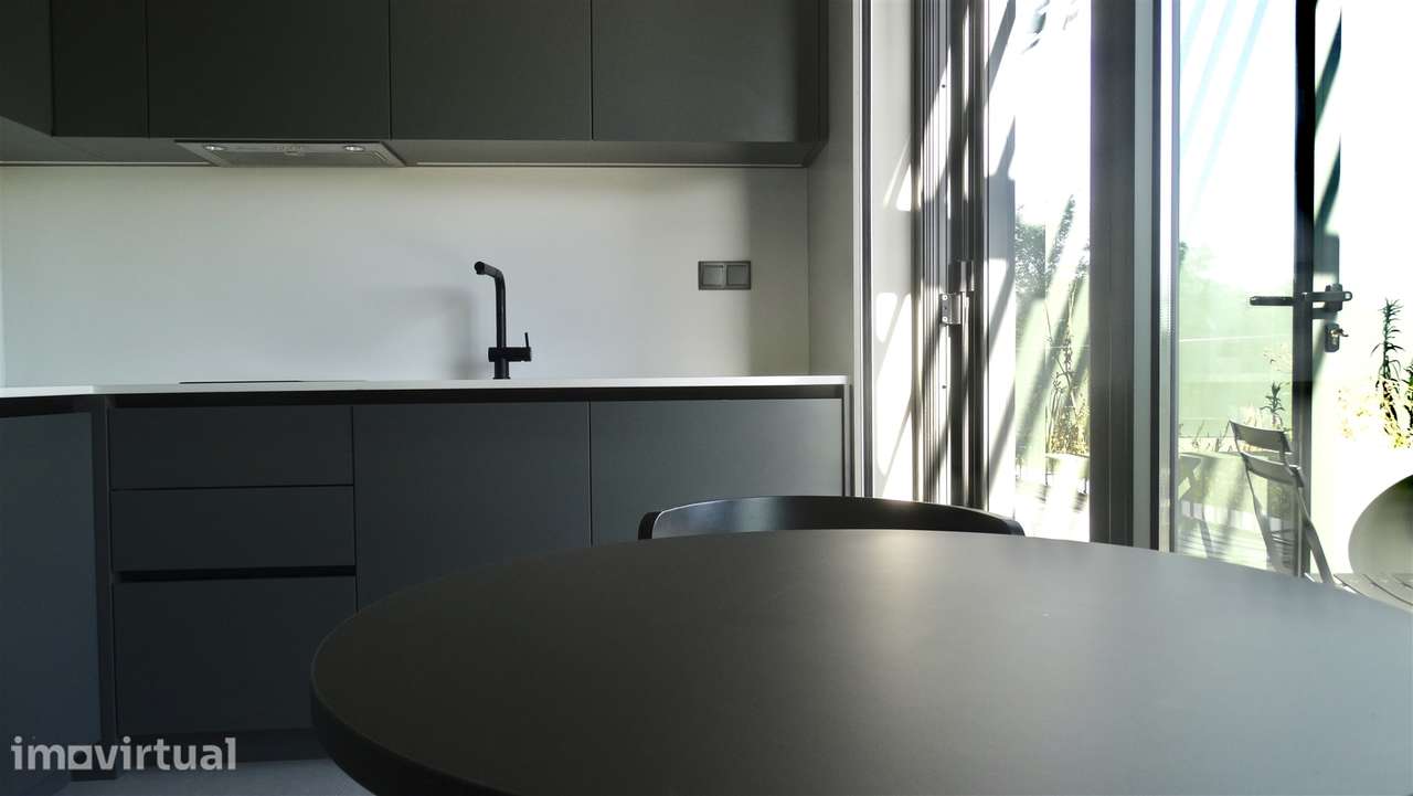 Apartamento T0 com terraço, Condomínio exclusivo junto ao Norteshoppin - Grande imagem: 5/23