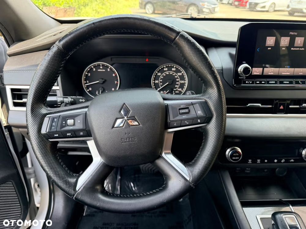 Mitsubishi Outlander - 11