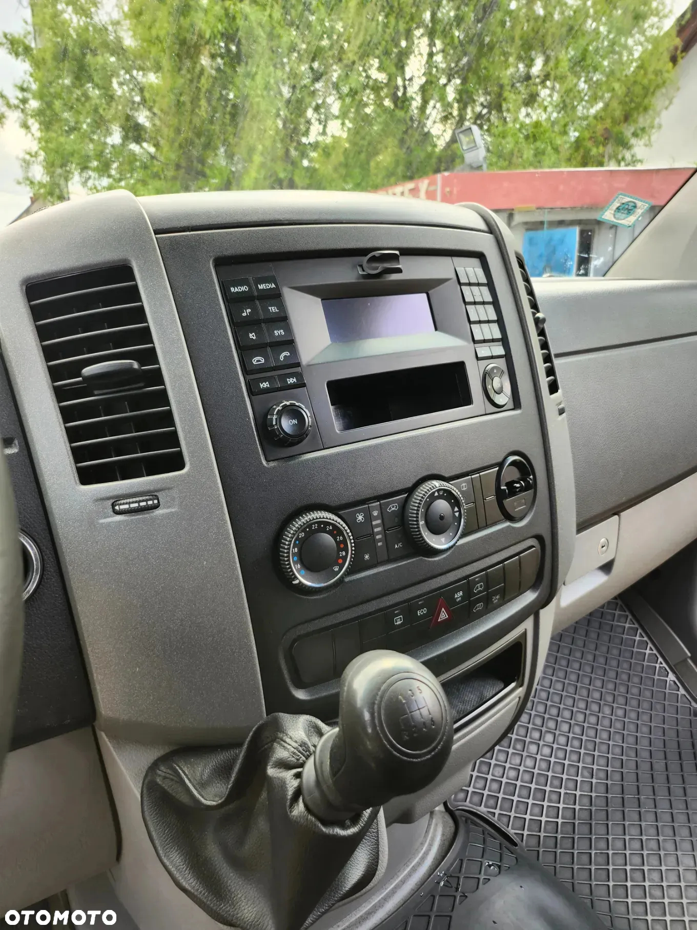 Mercedes-Benz SPRINTER - 15
