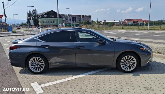 Lexus Seria ES 300h 2.5 TNGA HV 25H- 4X2 CVT Luxury Tech - 7