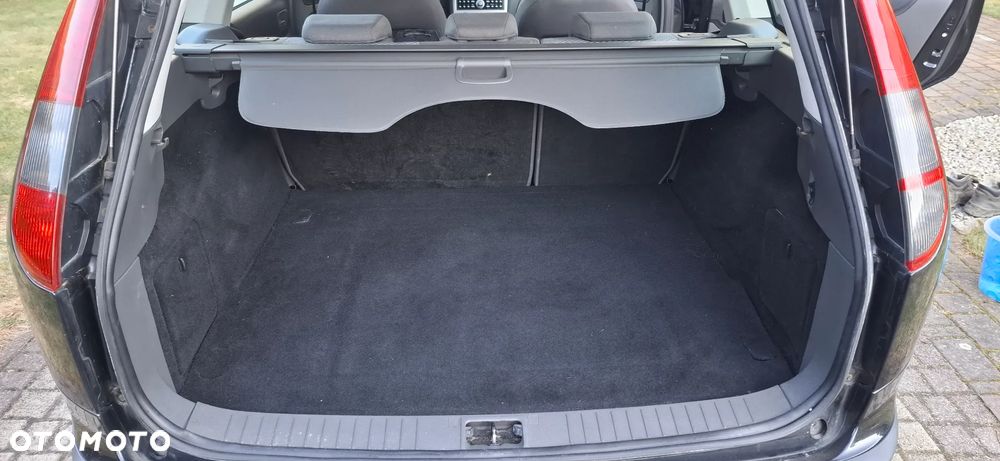 Ford Focus 1.8 Fun - 8