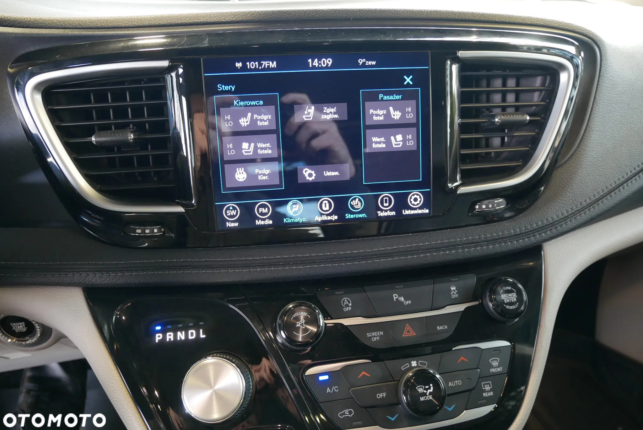 Chrysler Pacifica - 5