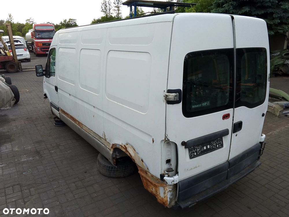 Renault Master II Przed Lift (97-03r.) 2.8 DTI R4 8V 114KM. Silnik S9W 702 (S9W702),  S9W 700 (S9W700) Skrzynia PF1 013 (PF1013),  C 118062 (C118062) lakier 389,  0389 .Cały na części. GWARANCJA !!! Przód Tył Zestaw Komplet Drzwi Klapa Zderzak Błotnik Maska Grill Atrapa Szyba Pas Lampa Lusterko Boczki Fotel Kanapa Kokpit Deska Rozdzielcza Przełącznik Włącznik Sterownik Przewody Wiązka Instalacja Moduł Komputer Czujnik Listwa Pompa Alternator Wtryski Głowica Rozrusznik Kompresor Sprzęgło Dwumas Silnik Skrzynia ABS Klimatyzacji Paliwa Wspomagania Kolektor Turbina Przepustnica Zawór Chłodnica Koło Hak Belka Sanki Zawieszenie Mcpherson Półoś Amortyzator Wydech Tłumik Zacisk Most - 4