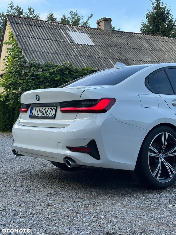 BMW Seria 3 320d Sport - 12