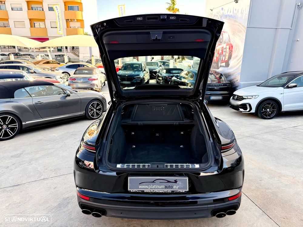 Porsche Panamera 4 E-Hybrid - 32