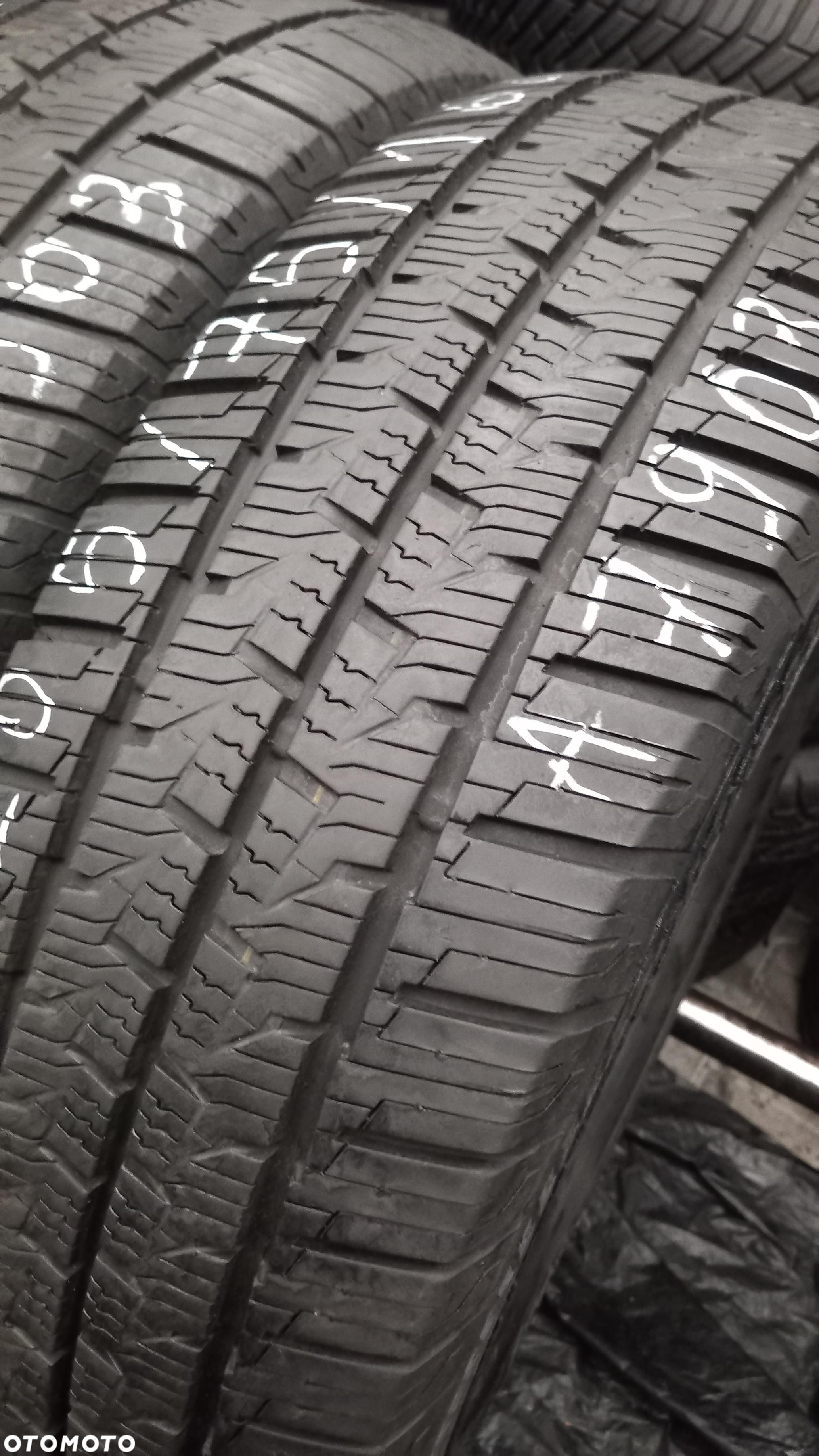 205/75/16C Continental Van Contact 4 Season 110/108R - 3