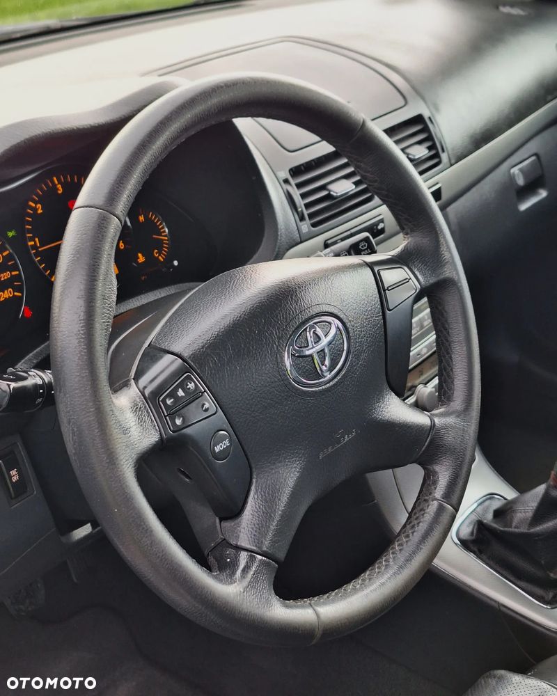 Toyota Avensis 2.2 D-4D Prestige - 16