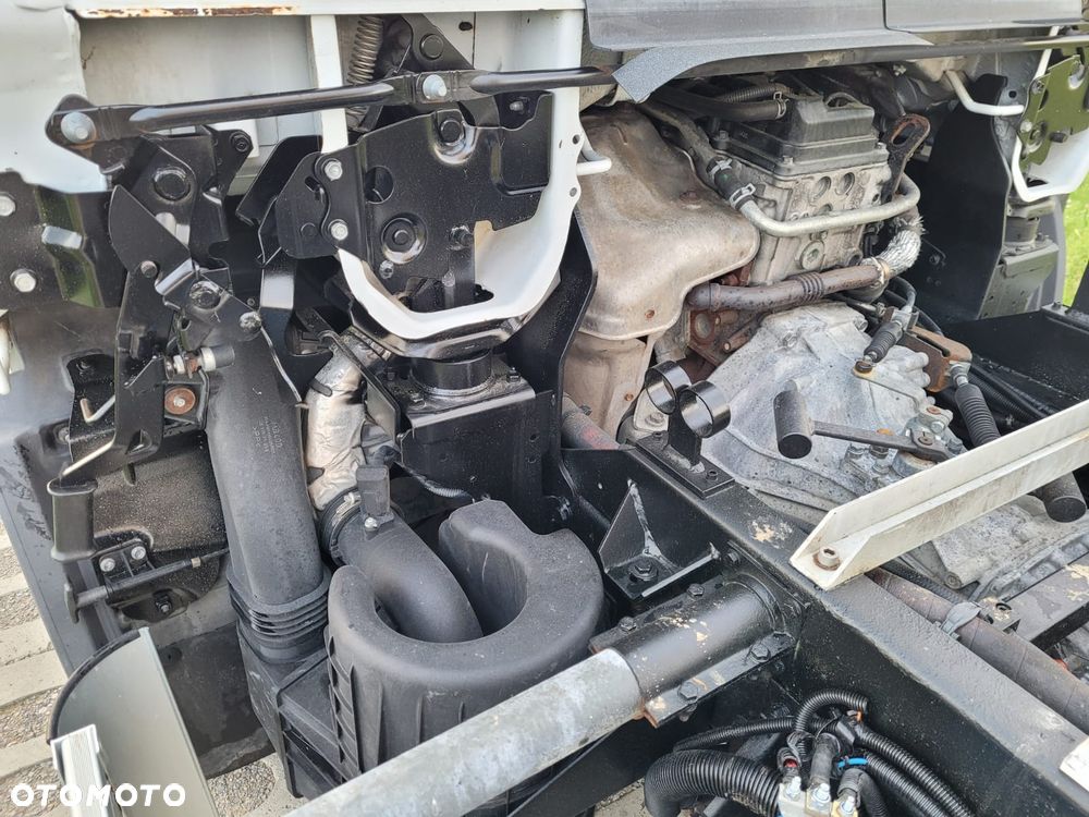 Renault Maxity Cabstar - 13