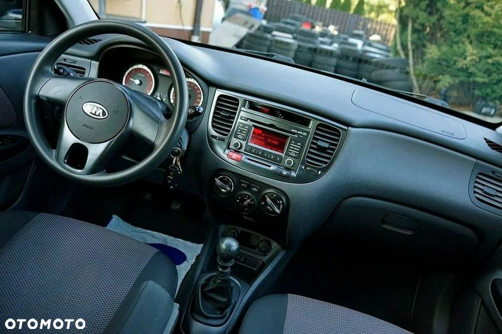 Kia Rio - 25