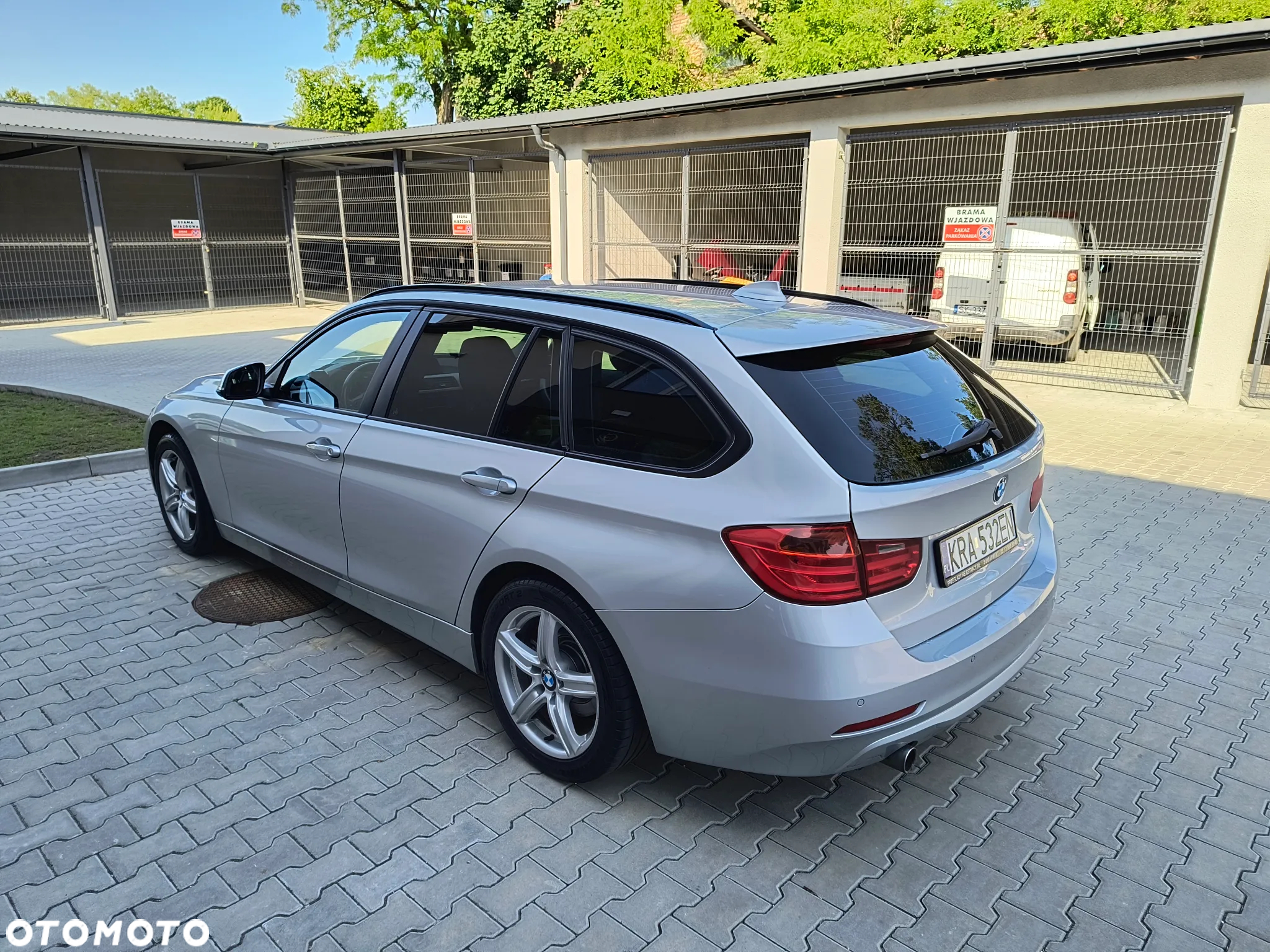 BMW Seria 3 320d DPF Touring - 18