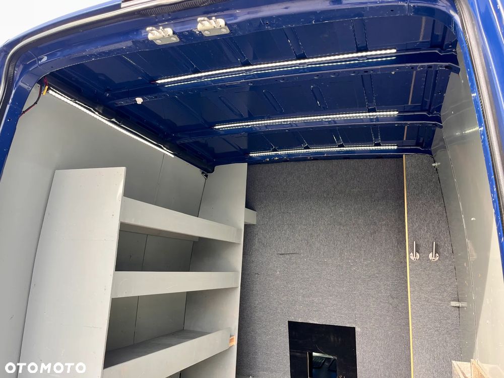 Volkswagen CRAFTER 7 OSÓB / SALON POLSKA / BEZWYPADKOWY / PIERWSZY WŁAŚCICIEL / 2.0 140KM ! ! - 27