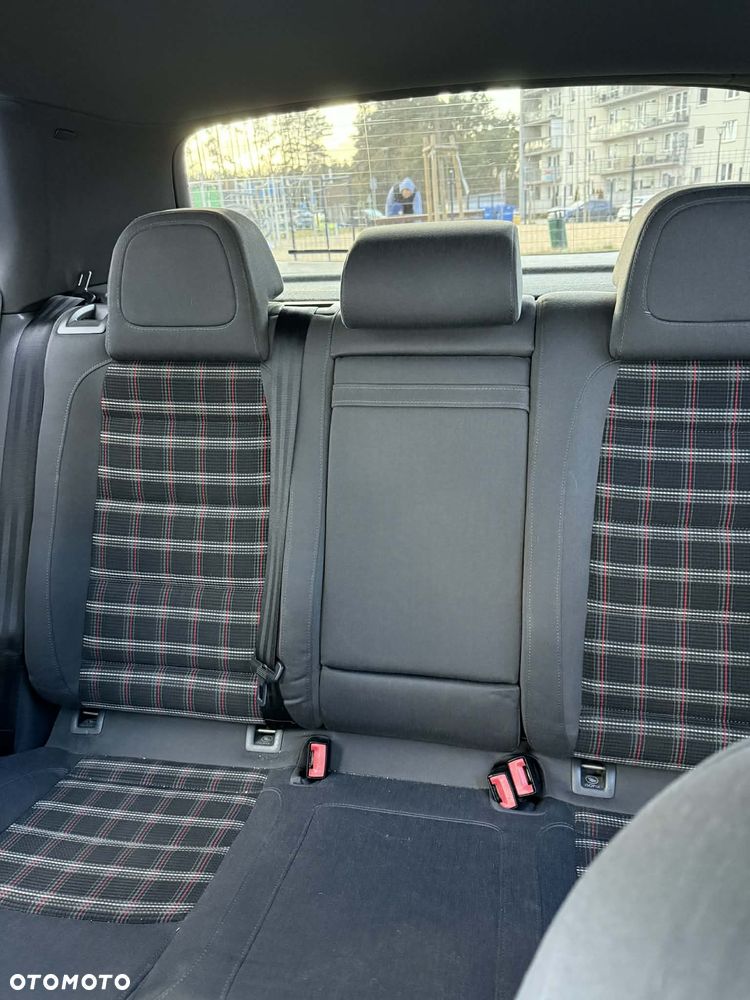 Volkswagen Golf 2.0 GTI - 9