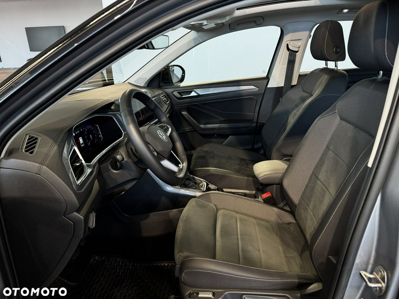 Volkswagen T-Roc - 16