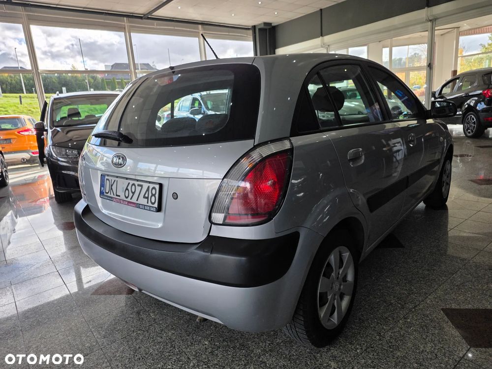 Kia Rio - 4