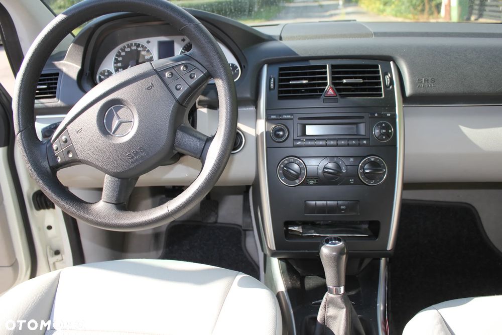 Mercedes-Benz Klasa B 150 BlueEffICIENCY - 24