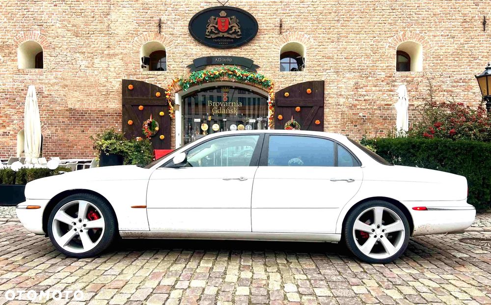 Jaguar XJ XJ8 4.2 LWB Executive - 12