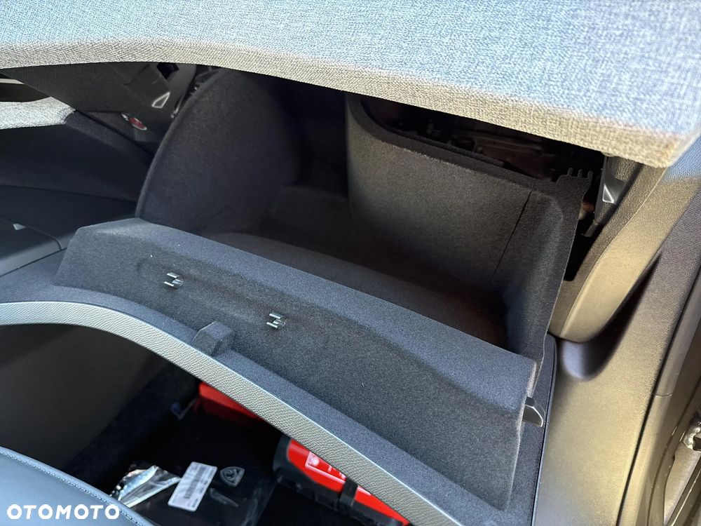 Peugeot 408 HYBRID 145 e-DSC6 GT - 34