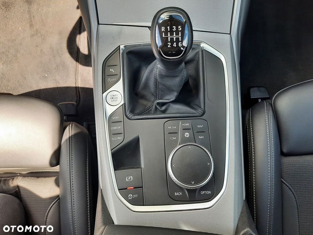 BMW Seria 3 318i Advantage - 38