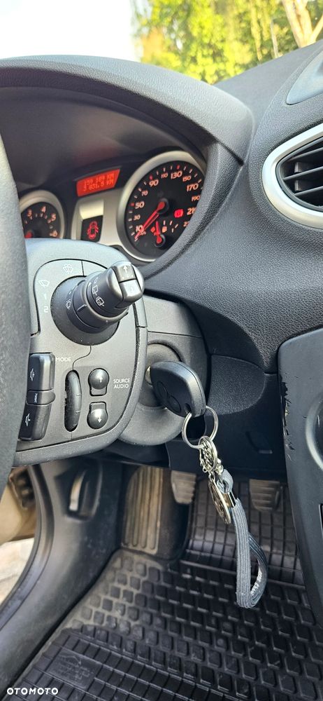 Renault Clio 1.6 16V Expression - 9