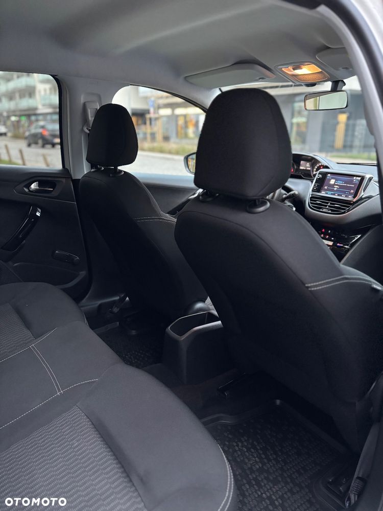Peugeot 208 1.6 BlueHDi Allure S&S - 31