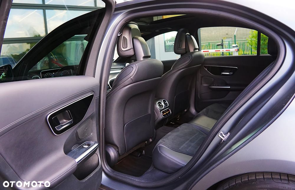 Mercedes-Benz Klasa C 300 mHEV 4-Matic AMG - 27