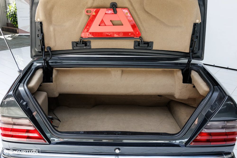 Mercedes-Benz W124 (1984-1997) 300 CE 24 Cabriolet - 36