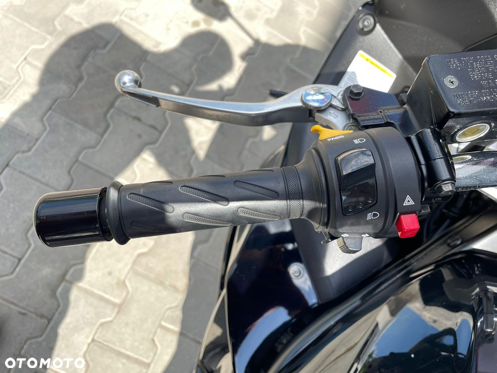 Suzuki GSX - 17