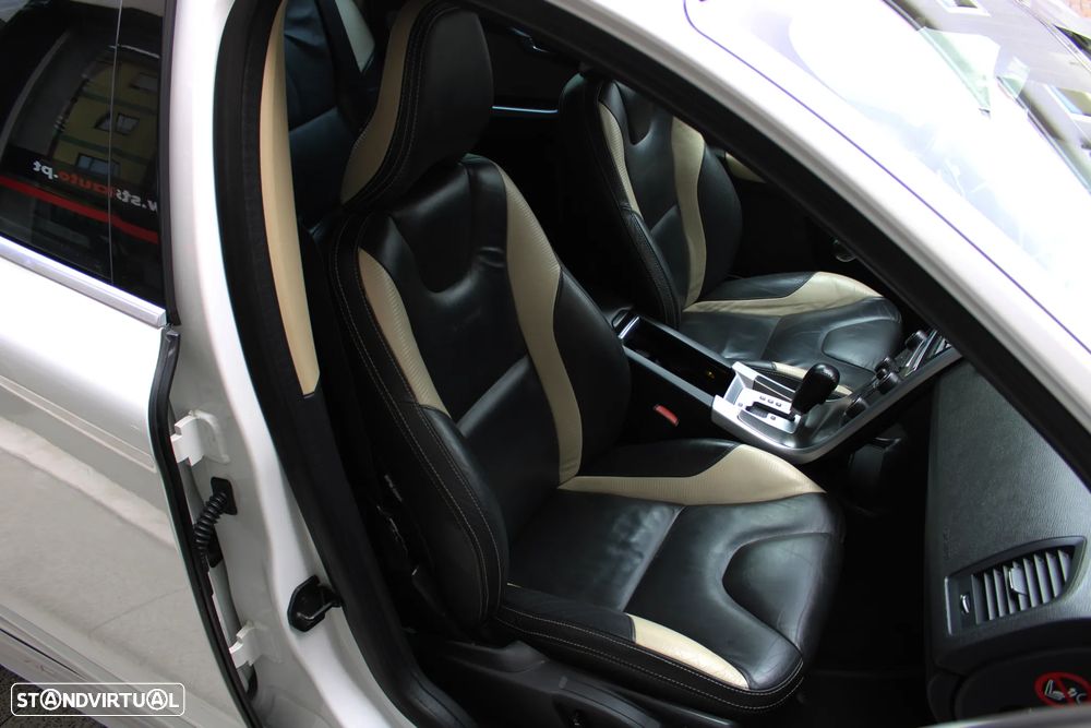 Volvo XC 60 2.0 D3 R-Design Geartronic - 30