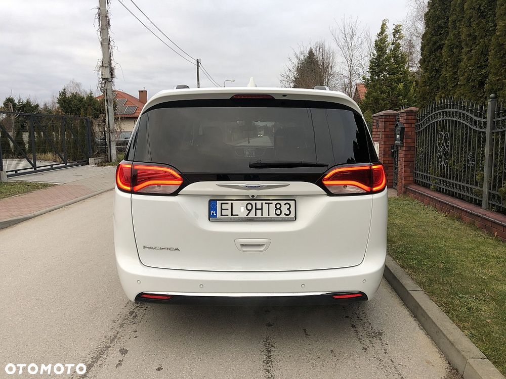 Chrysler Pacifica - 6