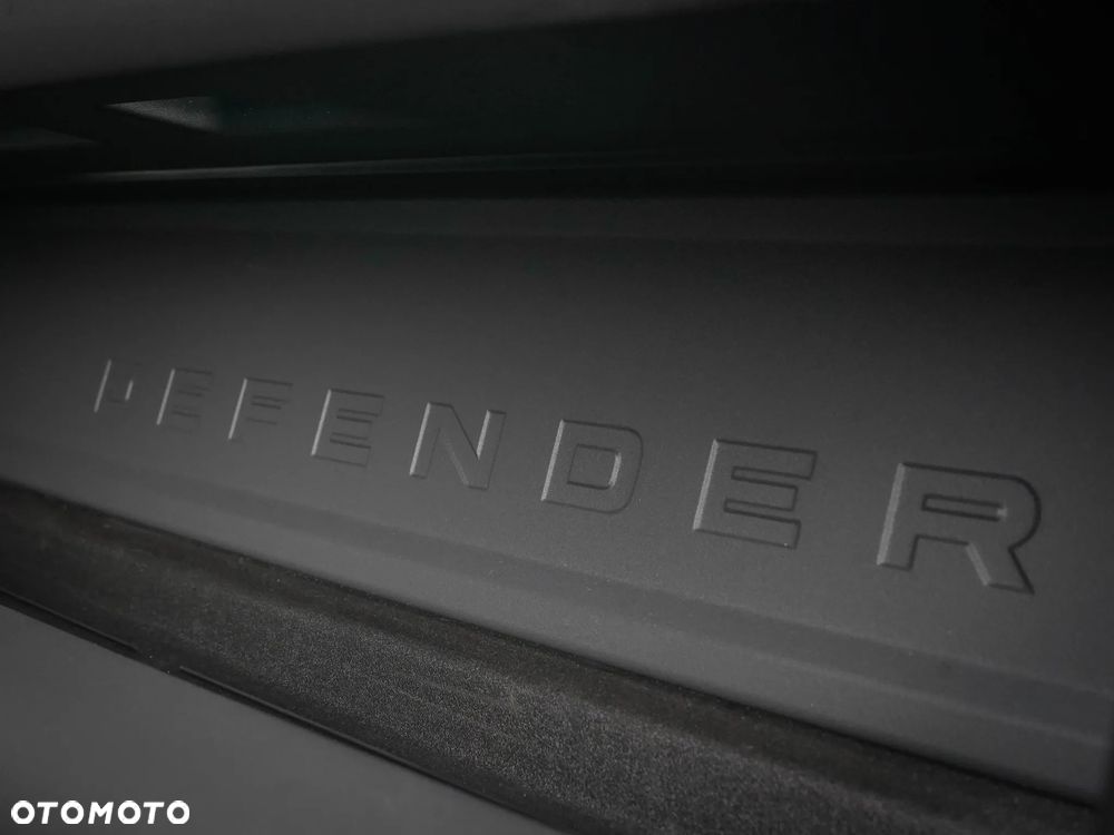 Land Rover Defender 3.0 D250 mHEV X-Dynamic SE - 23